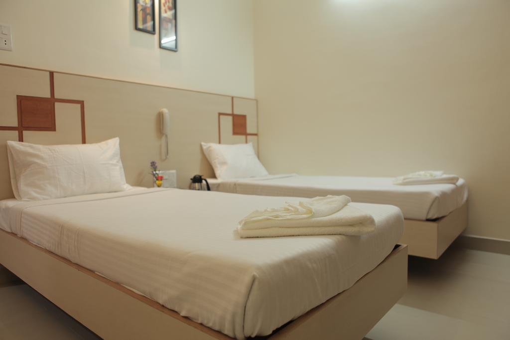 Our Nest Hotel Haidarábád Kültér fotó